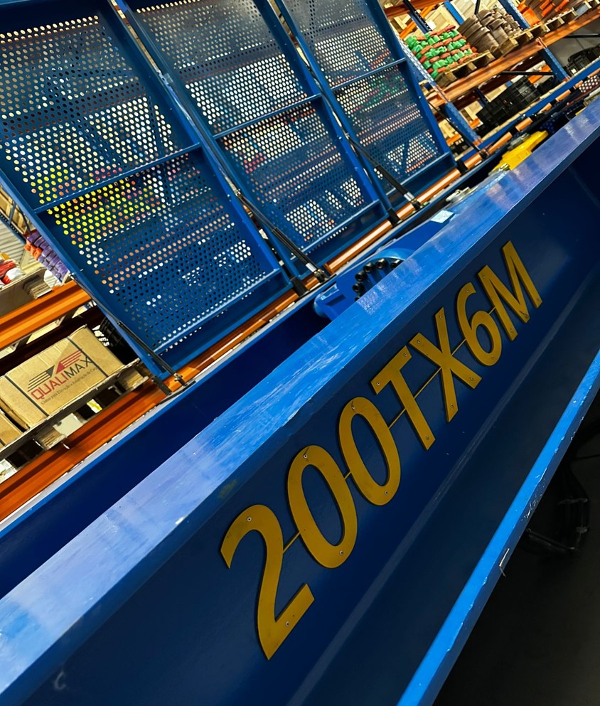 Laboratório Qualimax com máquina de tração horizontal de 200 toneladas